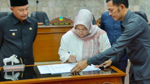 Pj. Bupati Garut Sampaikan Nota LKPJ Tahun Anggaran 2023