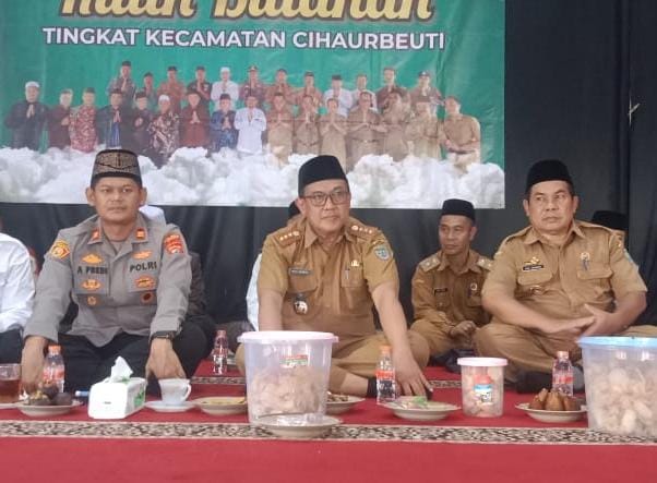 Polsek Cihaurbeuti Polres Ciamis Hadiri Pengajian Rutin Bulanan Kecamatan Cihaurbeuti