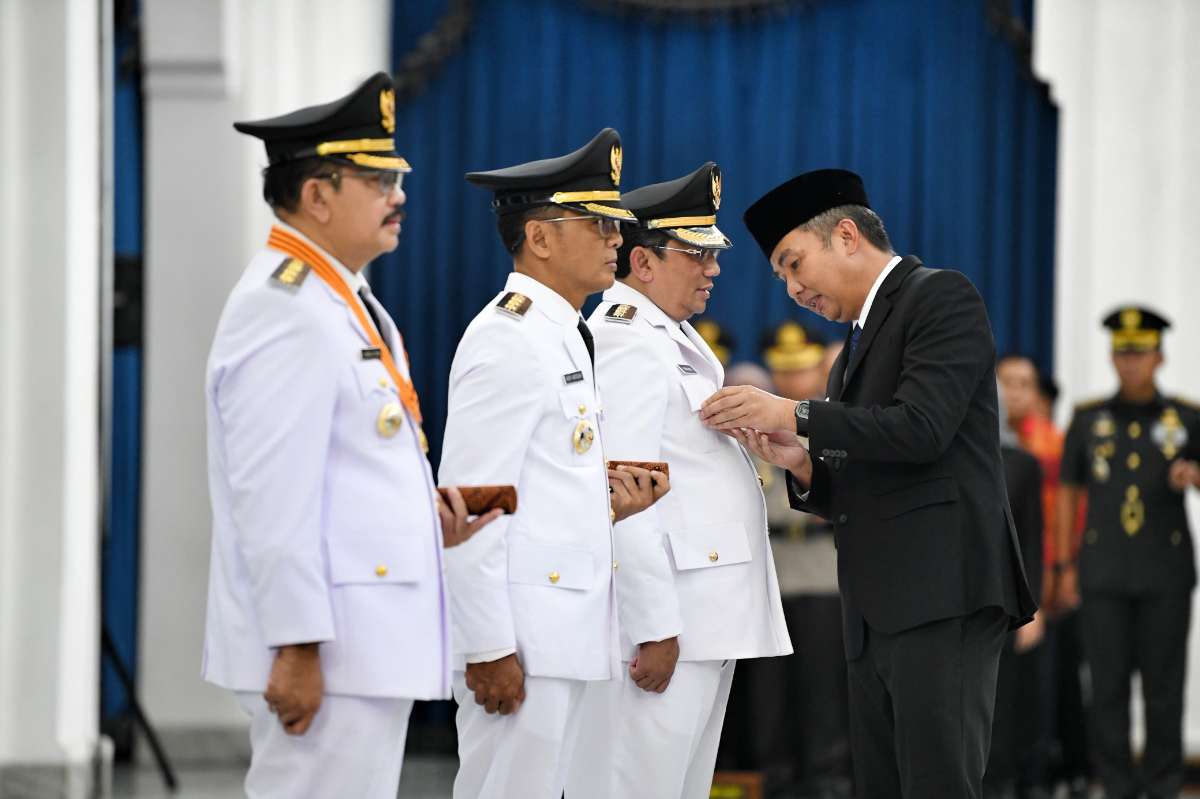 Lantik Tiga Penjabat Kepala Daerah, Bey Machmudin Ingatkan Komitmen Melayani Masyarakat