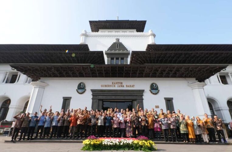 Penjabat Daerah Provinsi Jawa Barat mengajak ASN menguatkan Ibadah sosial