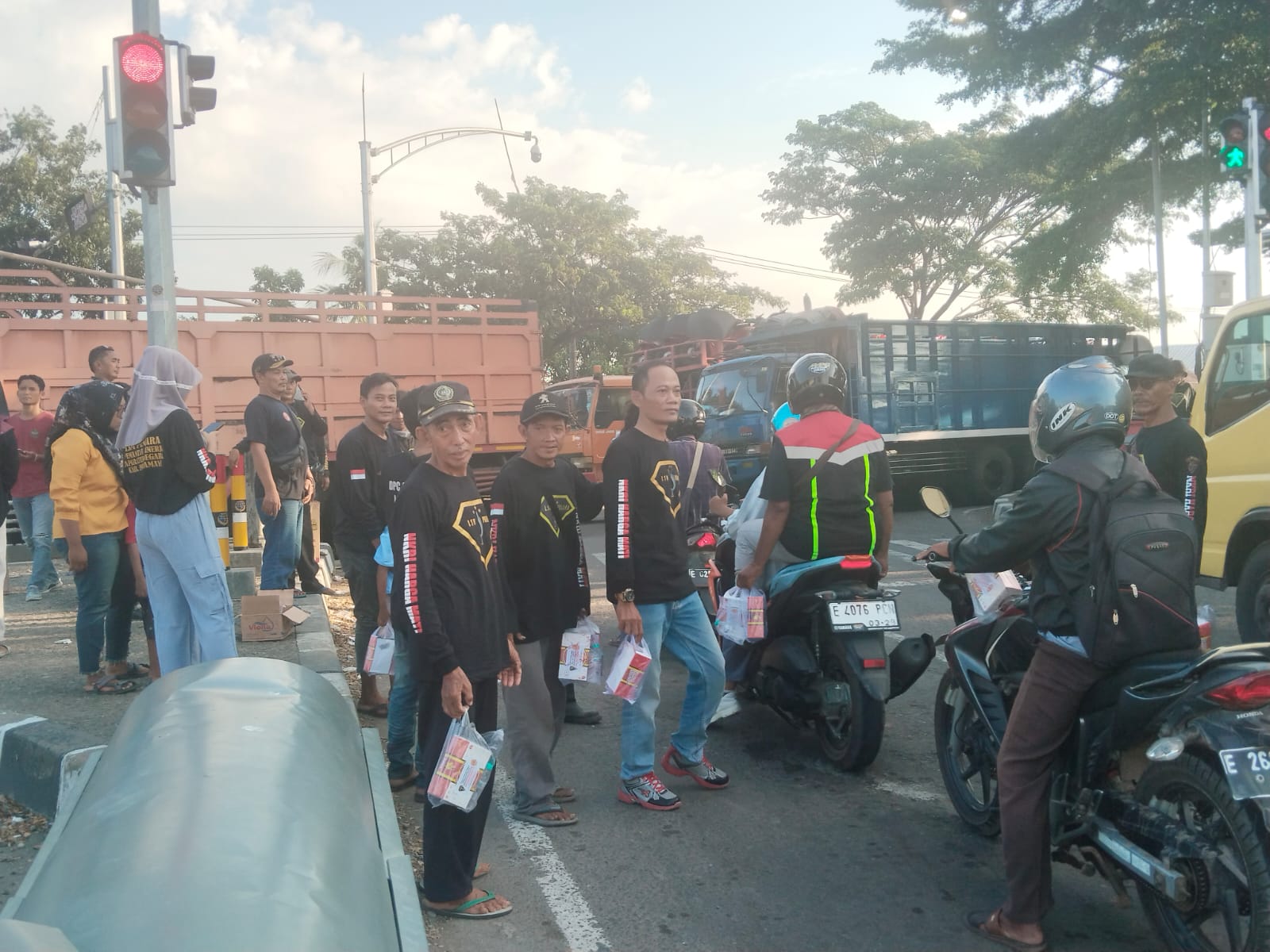 Tebar Kebaikan di Bulan Suci Ramadan, LSM Penjara Kujang Bagikan Paket Nasi Kotak Gratis