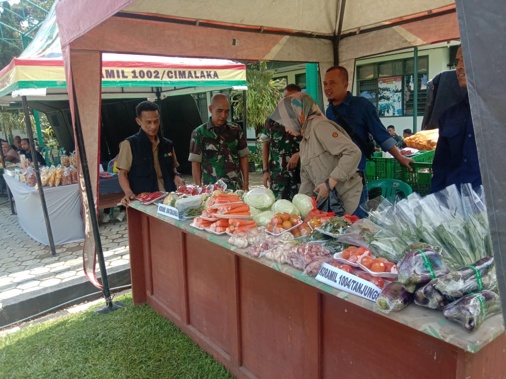 Kodim 0610/Sumedang Melaksanakan Bazar Murah Yang Dibuka oleh Kasum TNI Secara Virtual