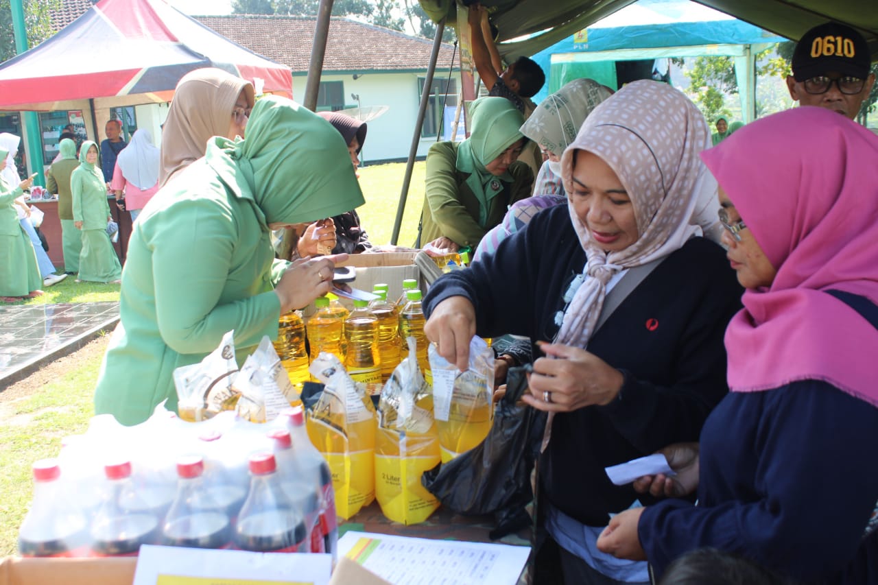 Kodim 0610/Sumedang Melaksanakan Bazar Murah Yang Dibuka oleh Kasum TNI Secara Virtual