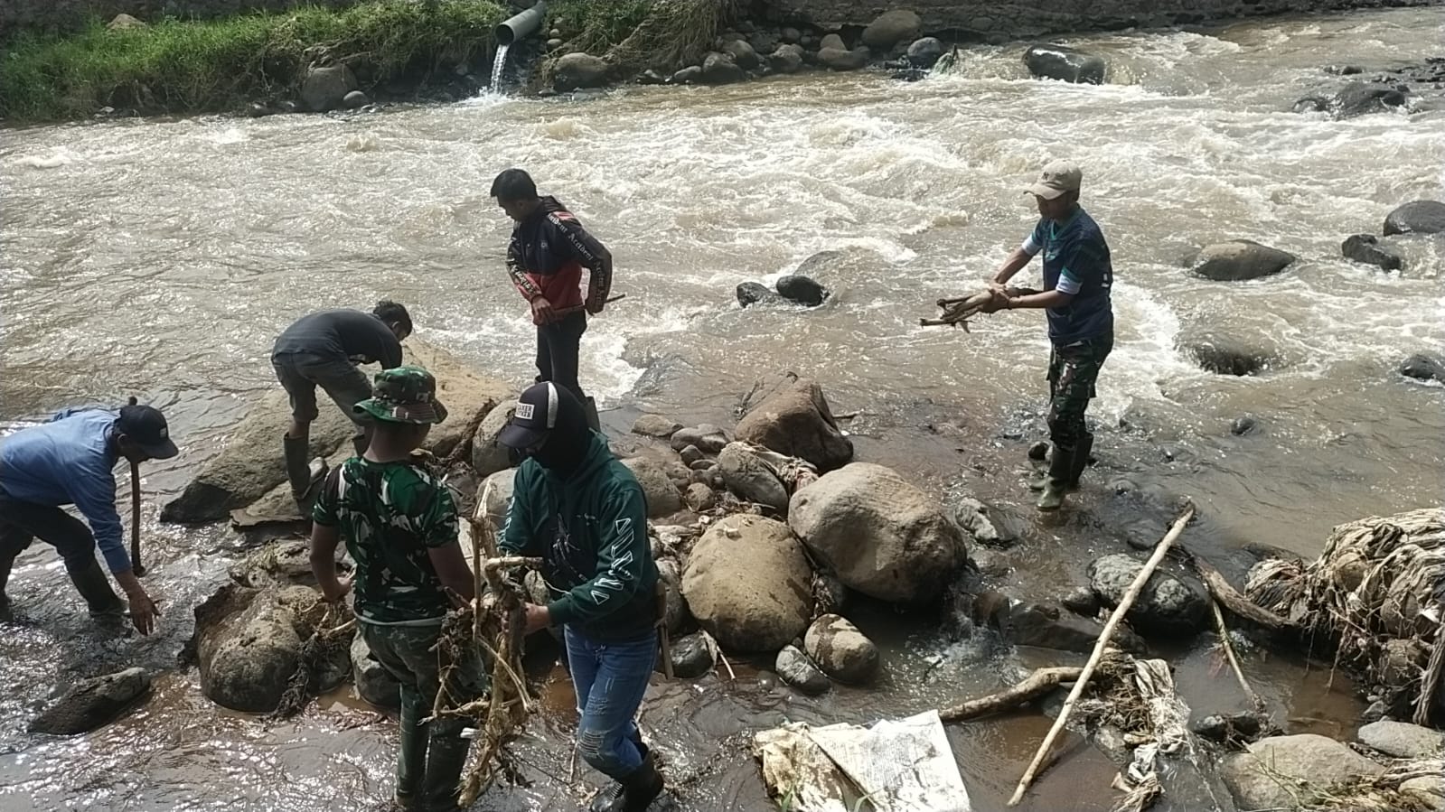 Dansub 1 Sektor 2 Citarum Harum Menghimbau Masyarakat Agar Makin Sadar Menjaga Sungai dari Kerusakan Ekosistem.