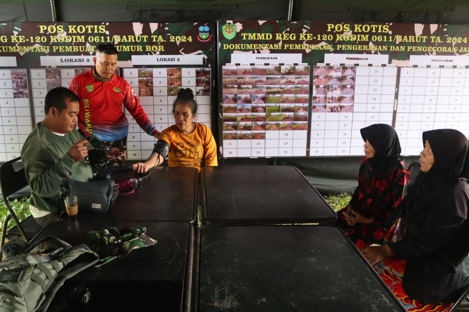 Posko Kesehatan TMMD ke-120 Kodim 0611/Garut Dibanjiri Warga Berobat.