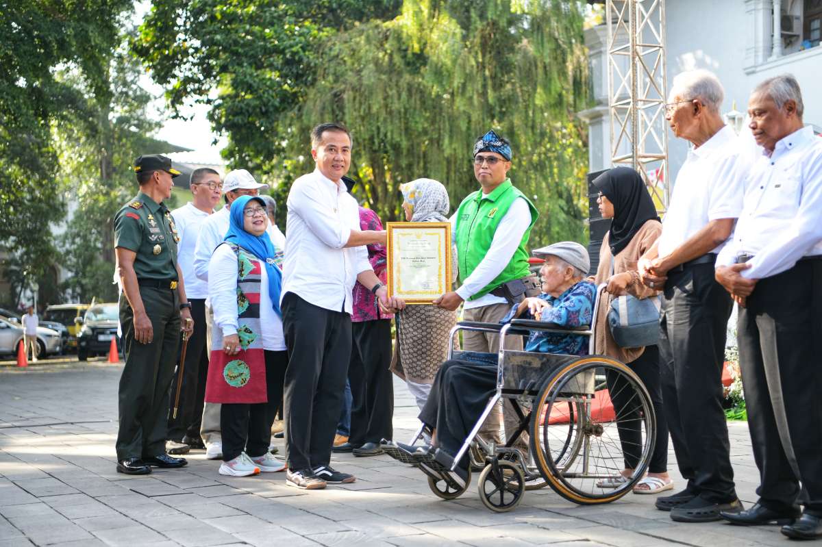 Bey Machmudin: Lansia Sumber Inspirasi dan Pengetahuan bagi Generasi Muda