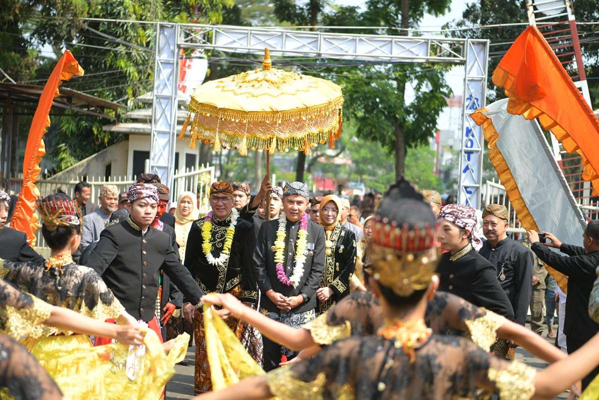 HARI JADI KOTA CIMAHI, Bey Machmudin: Cimahi Punya Potensi Besar Maju Bersama Jabar