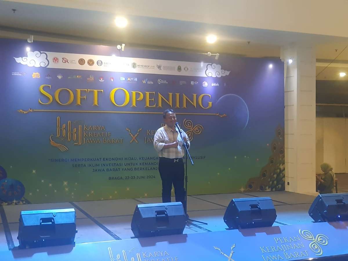 Sekda Herman Suryatman Lakukan "Soft Opening" Karya Kreatif Jawa Barat dan Pekan Kerajinan Jawa Barat 2024