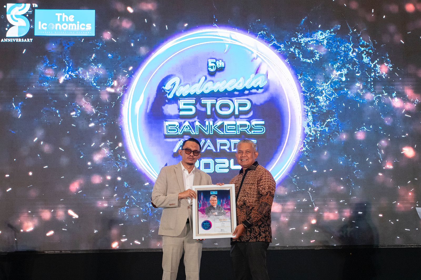 Direktur Utama Bank BJB Yuddy Renaldi Terima Penghargaan Indonesia 10 Top Banker Award 2024