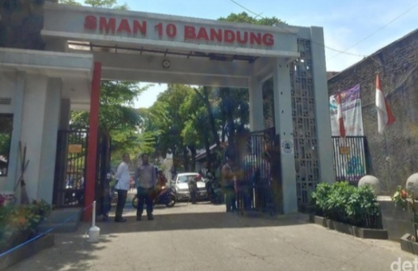 3 Tersangka Diduga Korupsi Dana Bos SMAN 10 Bandung