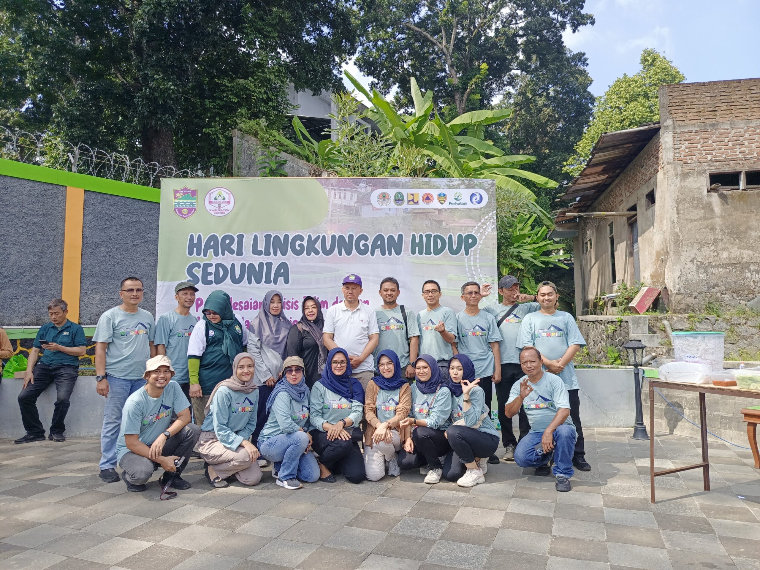 DPKPRLH Ciamis, Gandeng Unsur Terkait Bersihkan Sungai Cileueur.