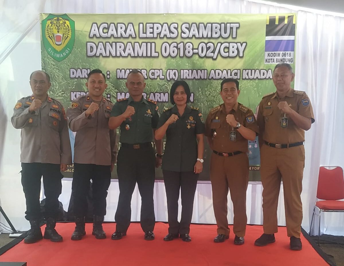 Lepas Sambut Komandan Koramil 18-02/ Cibeunying dari Mayor Cpl (K) Iriani Adalci Kuada kepada Mayor Arm Rikin.