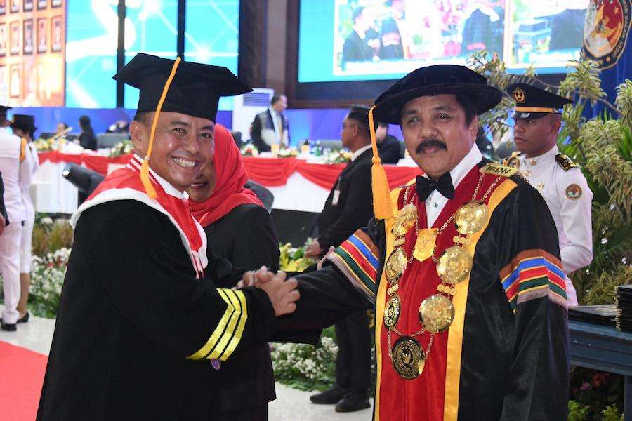 Herman Suryatman Diwisuda sebagai Doktor Ilmu Pemerintahan