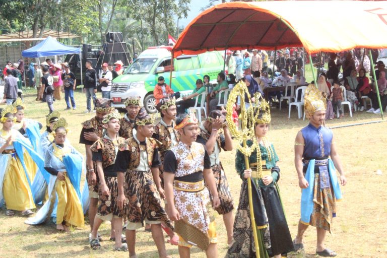 Peringati Hari Jadi Ke - 42, Kelurahan Situmekar Gelar Karnaval Budaya