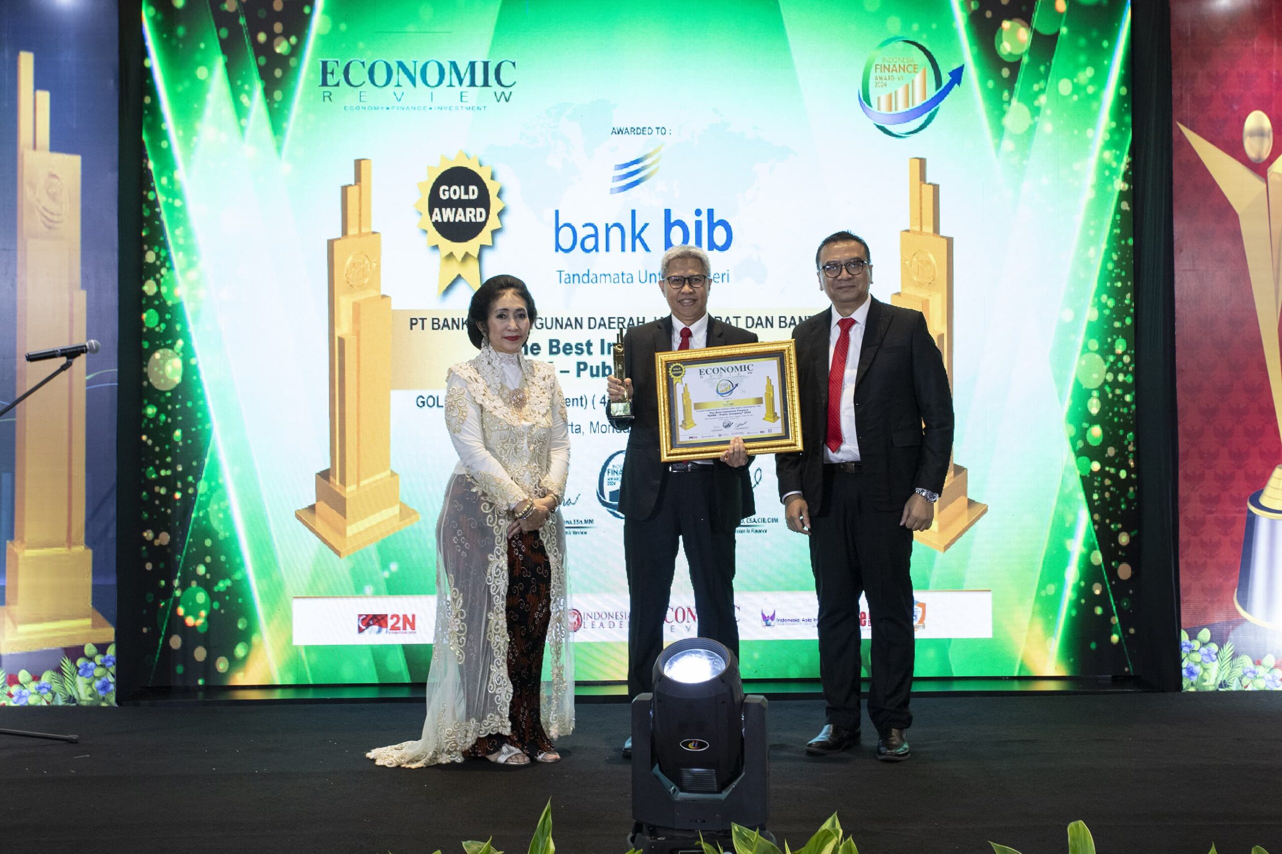 bank bjb Raih Penghargaan Indonesia Finance Award dan Indonesia Leader Award 2024