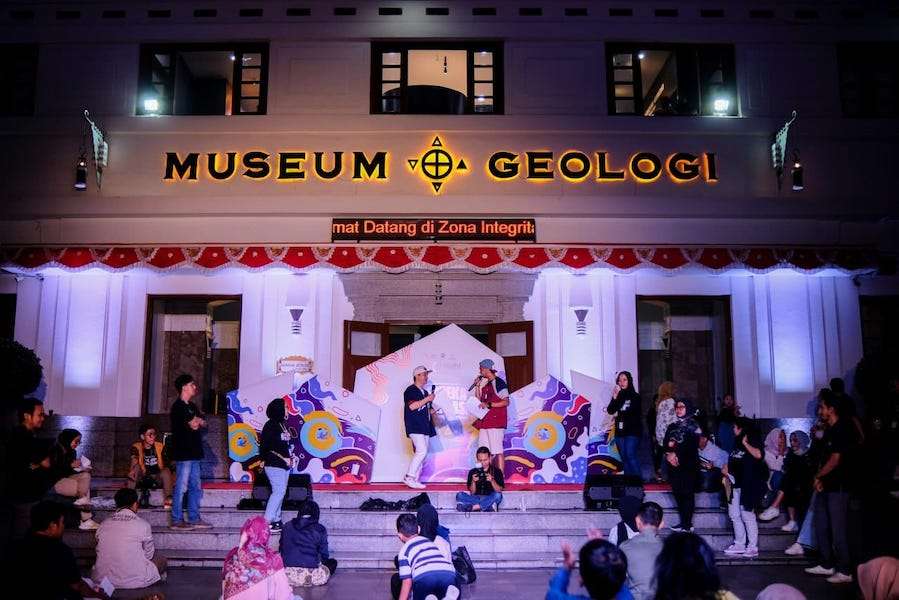 Rasakan Sensasi Menjelajah di Night At The Museum Geologi Bandung