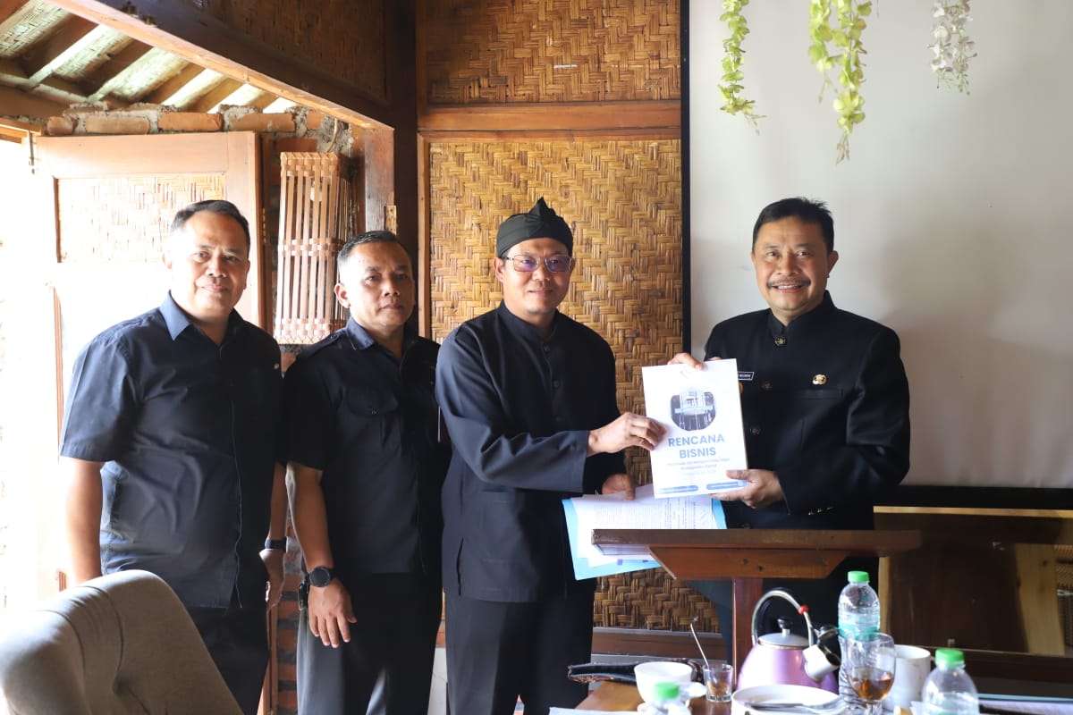 Pj Bupati Garut Teken Rencana Bisnis Perumda Tirta Intan 2024-2028