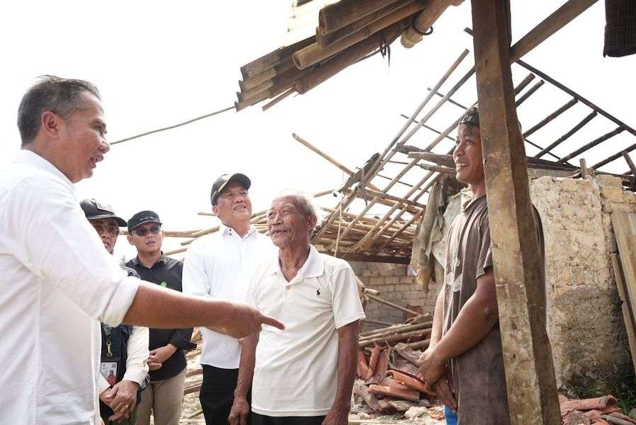 Bey Machmudin Tinjau Lokasi Bencana Puting Beliung di Bogor