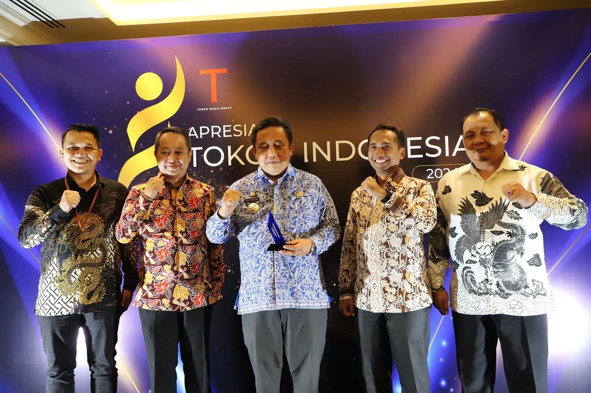 Pj Bupati Bekasi Terima Penghargaan Apresiasi Tokoh Indonesia 2024.