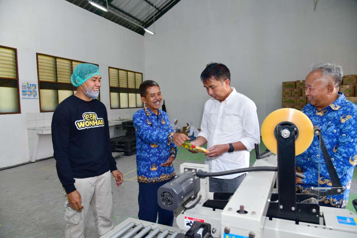 Bey Machmudin Apresiasi SMKN 1 Cibadak Teaching Factory untuk Link and Match Terus Berjalan