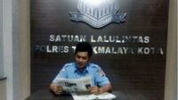 Aulia Rakhman di sela-sela kesibukannya sebagai Minlantas Polres Kota Tasikmalaya. Foto : Bob