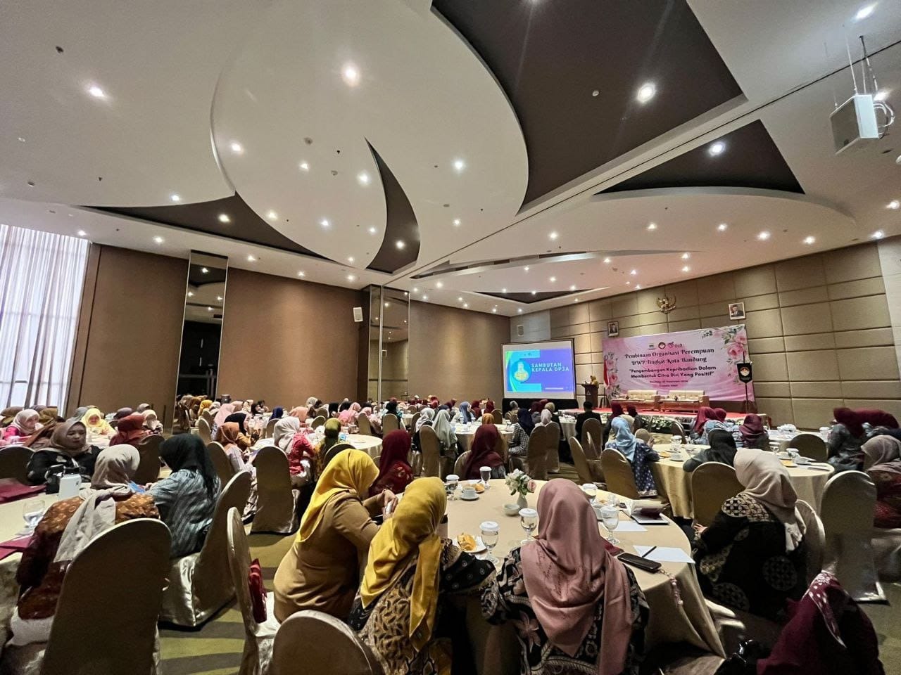 Tingkatkan Peran Wanita, DWP Kota Bandung Gelar Pembinaan Pengembangan Kepribadian Membentuk Citra Diri Positif