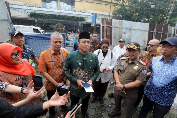 Pemkot Bandung Dorong Pengusaha Taat Aturan, Separuh Bangunan Belum Kantongi Izin PBG Pemkot Bandung Dorong Pengusaha Taat Aturan, Separuh Bangunan Belum Kantongi Izin PBG