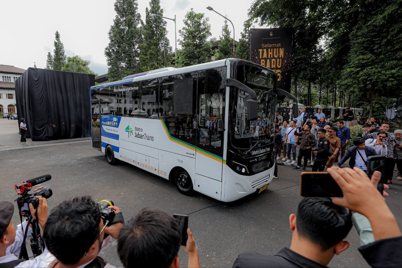 176761902096-soal-brt-wali-kota-bandung-fokus-meminimalisir-dampak-negatif (1)