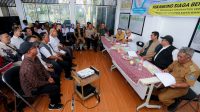 Turun ke Pakemitan, Wali Kota Bandung Farhan Tegaskan Pembenahan Wilayah hingga Tingkat RW Turun ke Pakemitan, Wali Kota Bandung Farhan Tegaskan Pembenahan Wilayah hingga Tingkat RW