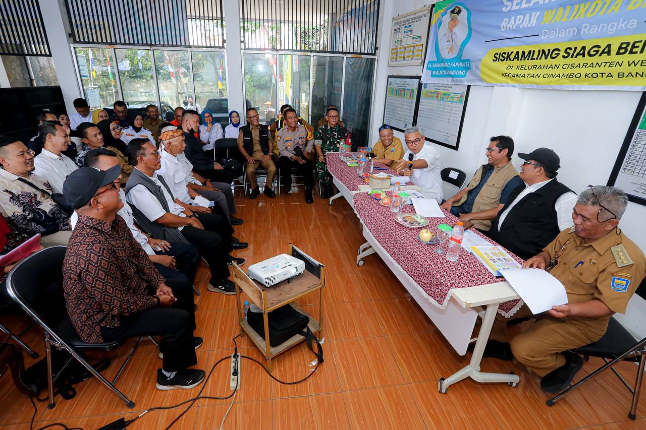 Turun ke Pakemitan, Wali Kota Bandung Farhan Tegaskan Pembenahan Wilayah hingga Tingkat RW