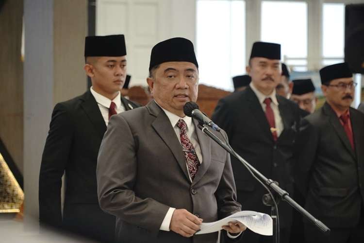 Bupati Garut Lantik 88 PNS, Abdusy Syakur Amin Tekankan Reformasi Birokrasi dan Manajemen Talenta Bupati Garut Lantik 88 PNS, Abdusy Syakur Amin Tekankan Reformasi Birokrasi dan Manajemen Talenta