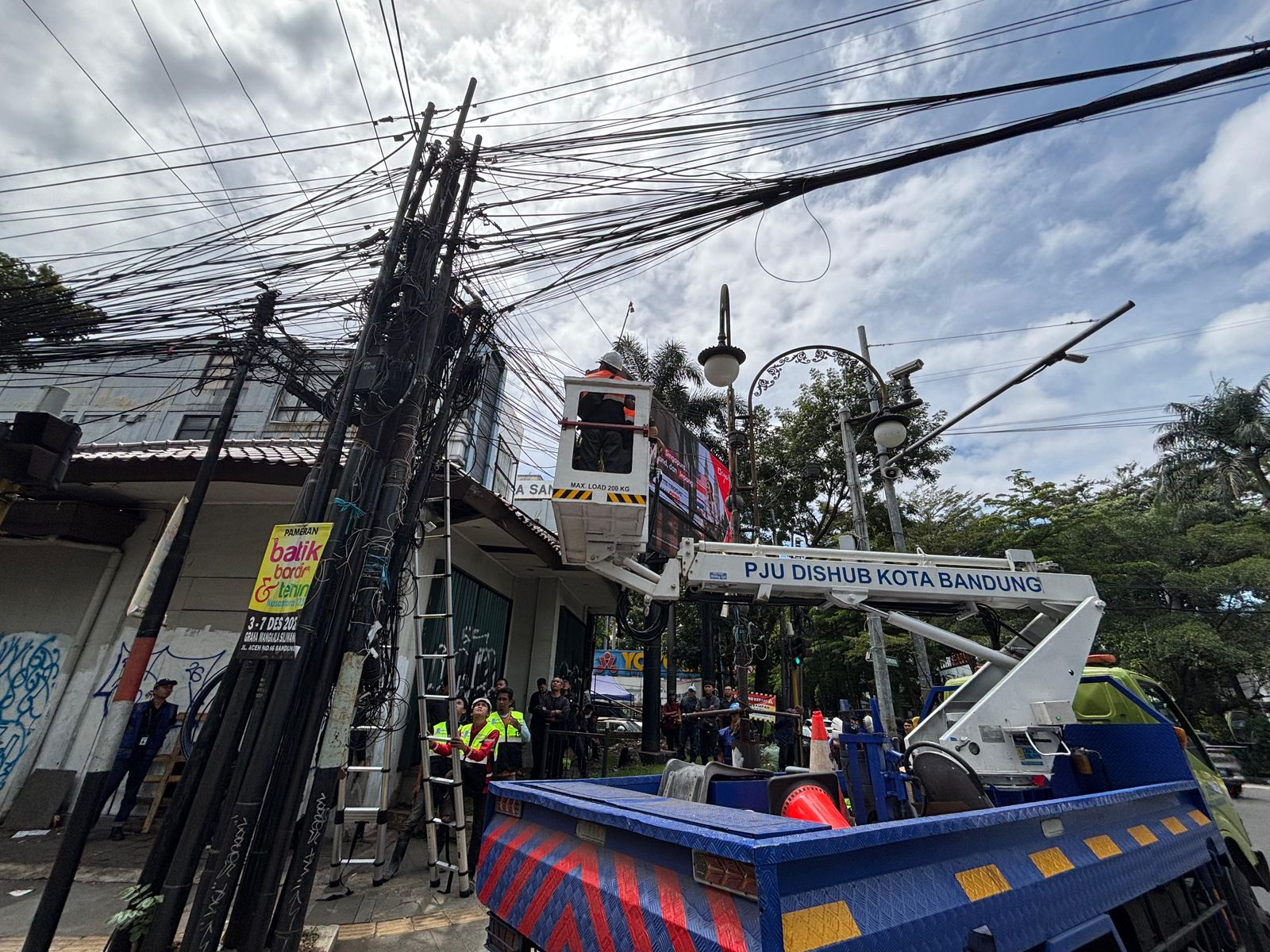Kabel Fiber Optik Diturunkan ke Bawah Tanah, Pemkot Bandung Tegaskan Tak Ada Gangguan Layanan