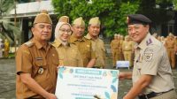 Amankan Aset Publik, Bupati Garut Terima 401 Sertipikat Hak Pakai dari BPN Amankan Aset Publik, Bupati Garut Terima 401 Sertipikat Hak Pakai dari BPN