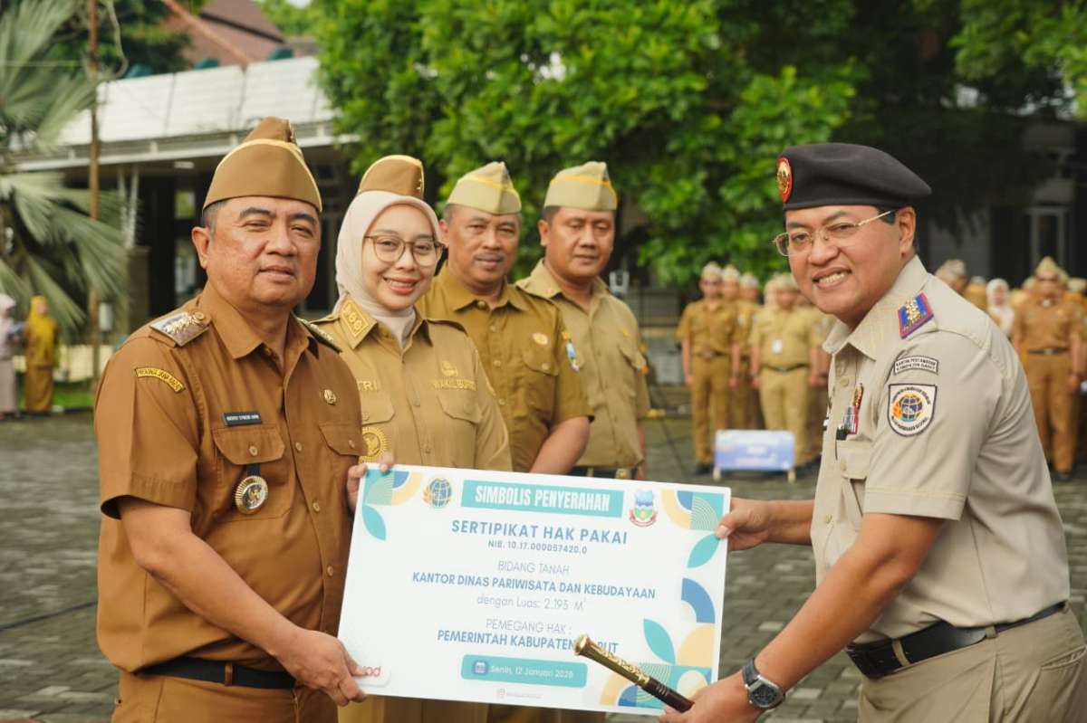 Amankan Aset Publik, Bupati Garut Terima 401 Sertipikat Hak Pakai dari BPN