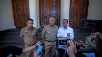 Wali Kota Bandung Sampaikan Duka Mendalam atas Wafatnya Warga Usai Laga Persib vs Persija Wali Kota Bandung Sampaikan Duka Mendalam atas Wafatnya Warga Usai Laga Persib vs Persija
