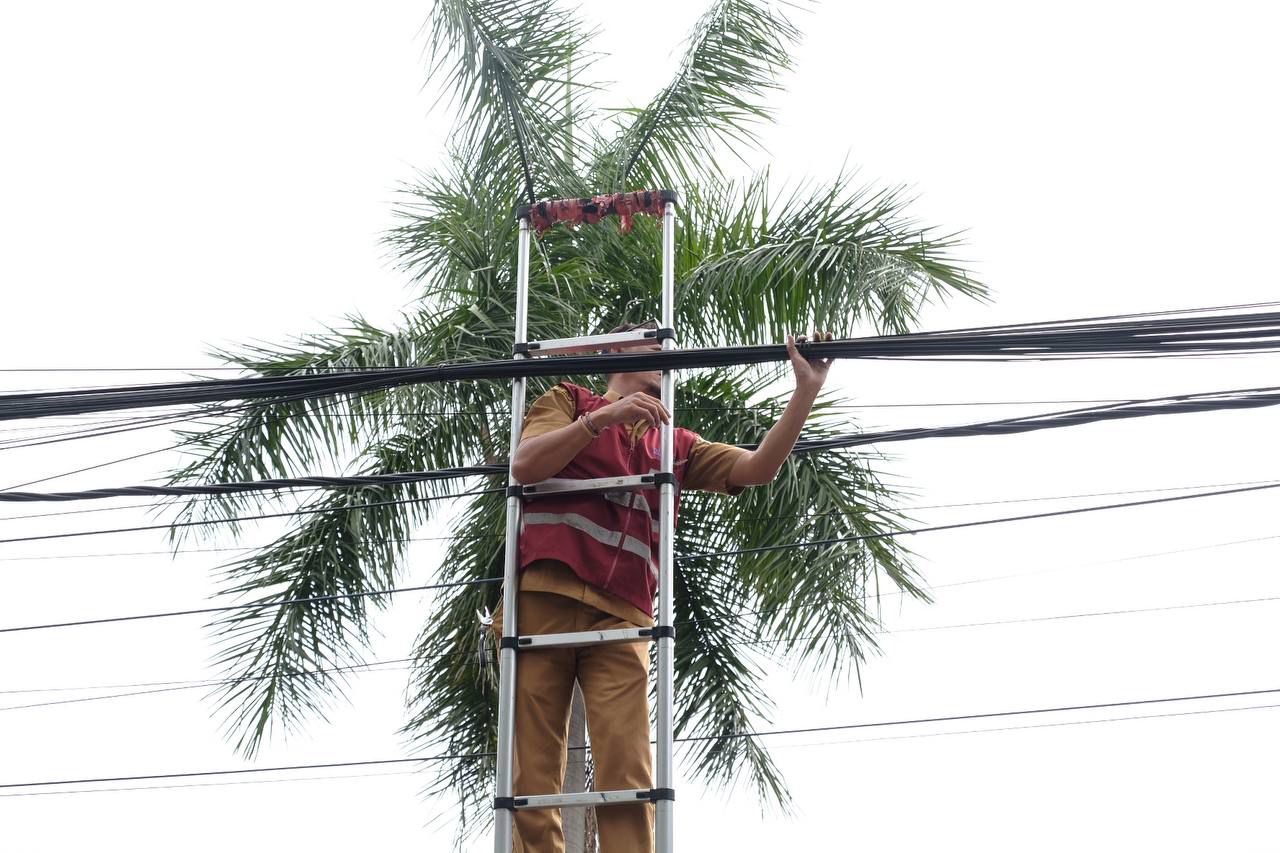 Pemkot Bandung Percepat Penataan Kabel Udara, Farhan Tegaskan Komitmen dan Sanksi Tegas bagi Utilitas