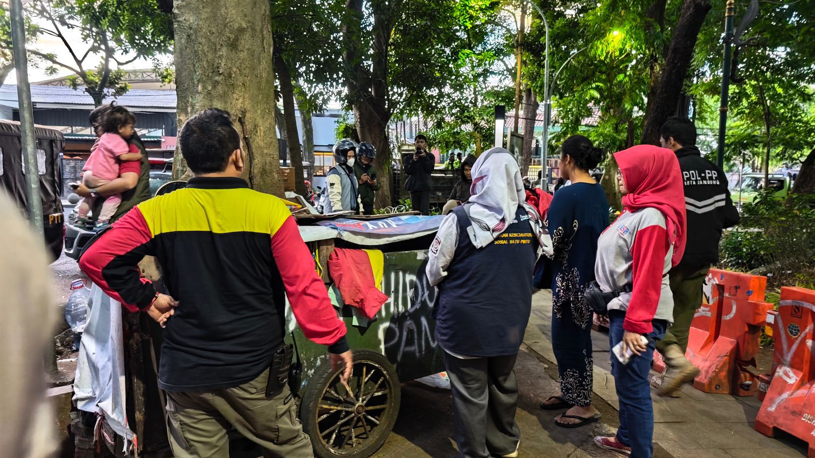 Farhan Tegaskan Beautifikasi 17 Koridor Bandung Harus Nyata: Bersih, Terang, dan Bebas PPKS