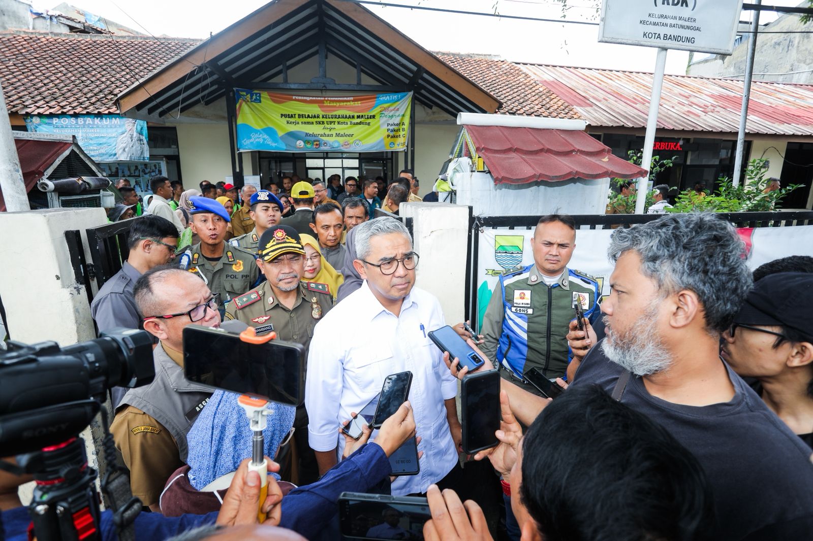 Farhan Tegas Soal Galian Kabel di Bandung: Kontraktor Diaudit, Timeline Wajib Transparan ke Publik