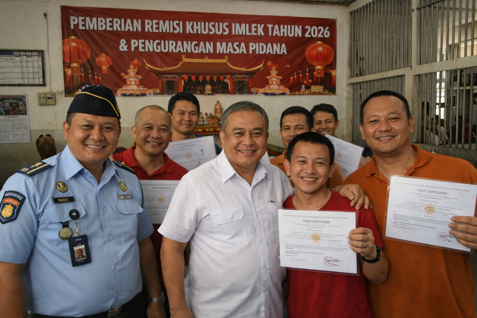 Imlek 2026, 44 Warga Binaan Konghucu Terima Remisi Khusus dari Ditjenpas Baca artikel CNN Indonesia "44 Napi Konghucu Terima Remisi di Hari Raya Imlek 2026" selengkapnya di sini: https://www.cnnindonesia.com/nasional/20260217083815-12-1328826/44-napi-konghucu-terima-remisi-di-hari-raya-imlek-2026. Download Apps CNN Indonesia sekarang https://app.cnnindonesia.com/