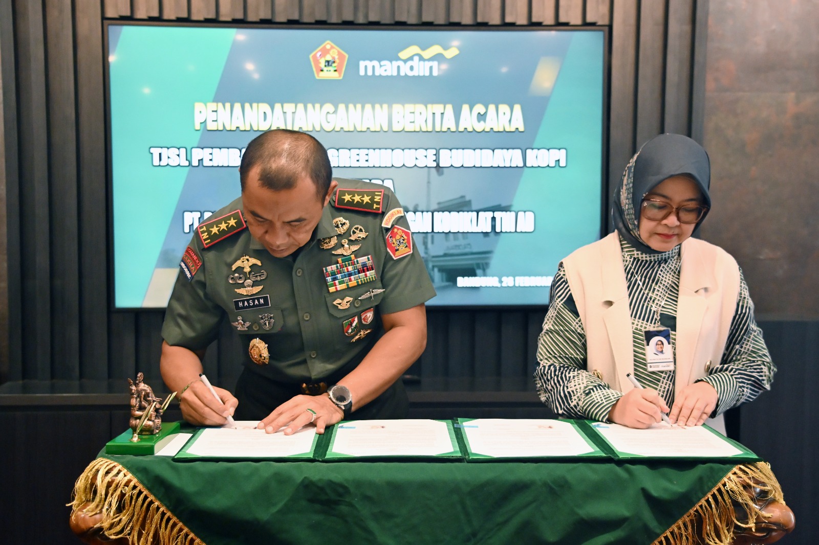 Perkuat Sinergi dan Pemberdayaan, Dankodiklatad Pimpin Penandatanganan Perjanjian Bantuan Pembangunan Greenhouse Kopi