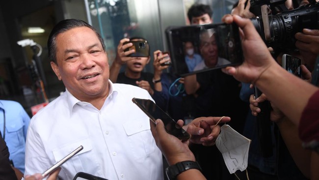 KPK Cekal Aliran Uang dan Pergeseran Anggaran, Plt Gubernur Riau SF Hariyanto Diperiksa