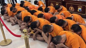 25 Terdakwa Kasus Pesta Seks Gay Jalani Sidang Perdana di PN Surabaya 25 Terdakwa Kasus Pesta Seks Gay Jalani Sidang Perdana di PN Surabaya