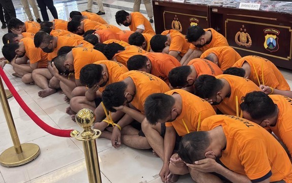25 Terdakwa Kasus Pesta Seks Gay Jalani Sidang Perdana di PN Surabaya