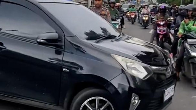 Aksi Ugal-ugalan di Gunung Sahari, Satu Orang Terluka