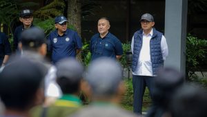 Menteri LH Hanif Faisol Nurofiq Apresiasi Program Gaslah Kota Bandung, Penanganan Sampah Harus Dimulai dari Hulu Menteri LH Hanif Faisol Nurofiq Apresiasi Program Gaslah Kota Bandung, Penanganan Sampah Harus Dimulai dari Hulu