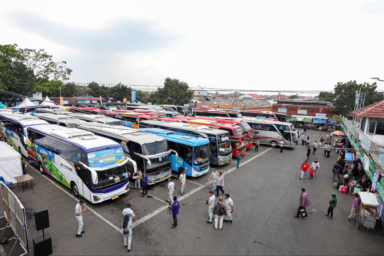 Pemkot Bandung Gelar Mudik Gratis 2026, 250 Warga Diberangkatkan dengan Lima Bus Pemkot Bandung Gelar Mudik Gratis 2026, 250 Warga Diberangkatkan dengan Lima Bus