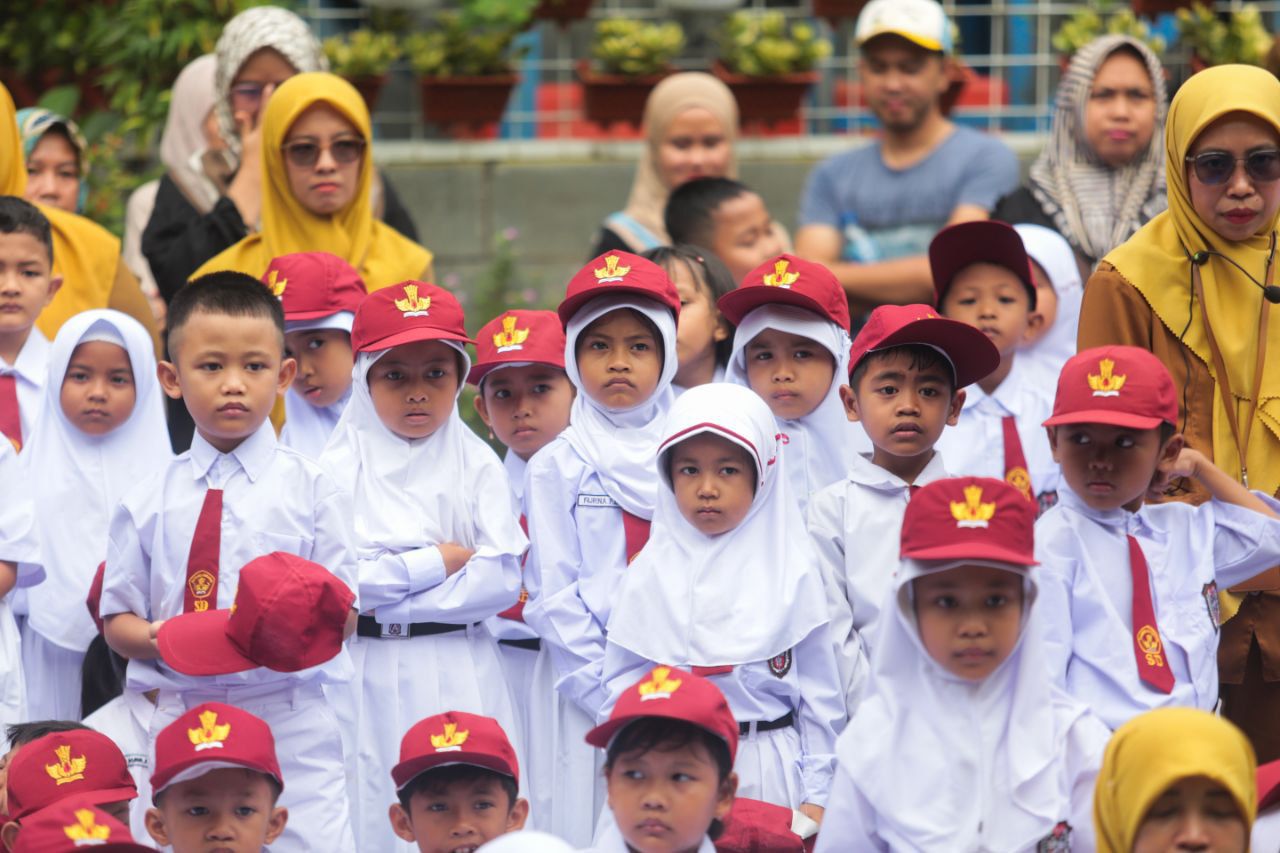 Hari Pertama Sekolah di Bandung Usai Lebaran, Siswa SDN 121 Caringin Holis Kembali Bersemangat