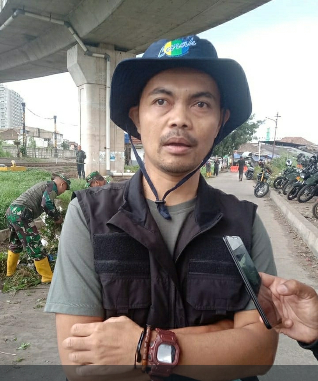 Lurah Ciroyom Turun Langsung Bersama TNI Melaksanakan Program Kekasih