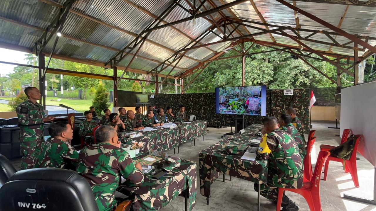 Komandan Kodiklatad , Letjen Mohamad Hasan yang diwakili oleh Wadan Kodiklatad Mayjen TNI Windiyatno melaksanakan kunjungan kerja dalam rangka Asistensi dan Pengawasan Latihan di Yonif 764/IB, Kabupaten Kaimana, Papua Barat, Selasa (10/3/2026). Kunjungan diawali dengan menerima papara Kunjungan diawali dengan menerima papara