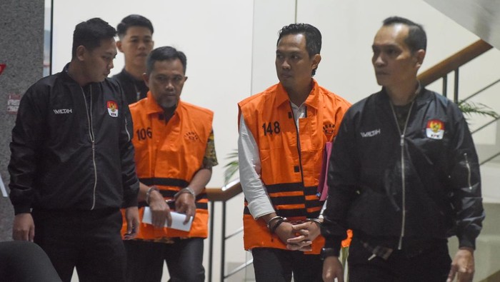 KPK Tahan Bupati Cilacap Syamsul Aulia Rachman dan Sekda Sadmoko dalam Kasus Dugaan Pemerasan THR KPK Tahan Bupati Cilacap Syamsul Aulia Rachman dan Sekda Sadmoko dalam Kasus Dugaan Pemerasan THR